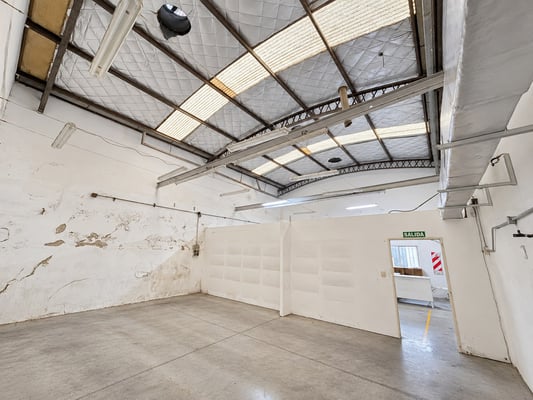 ALQUILER GALPÓN CON DEPÓSITO, ÁREA DE PRODUCCIÓN, SHOWROOM Y OFICINAS EN MUNRO 604 METROS — foto 2