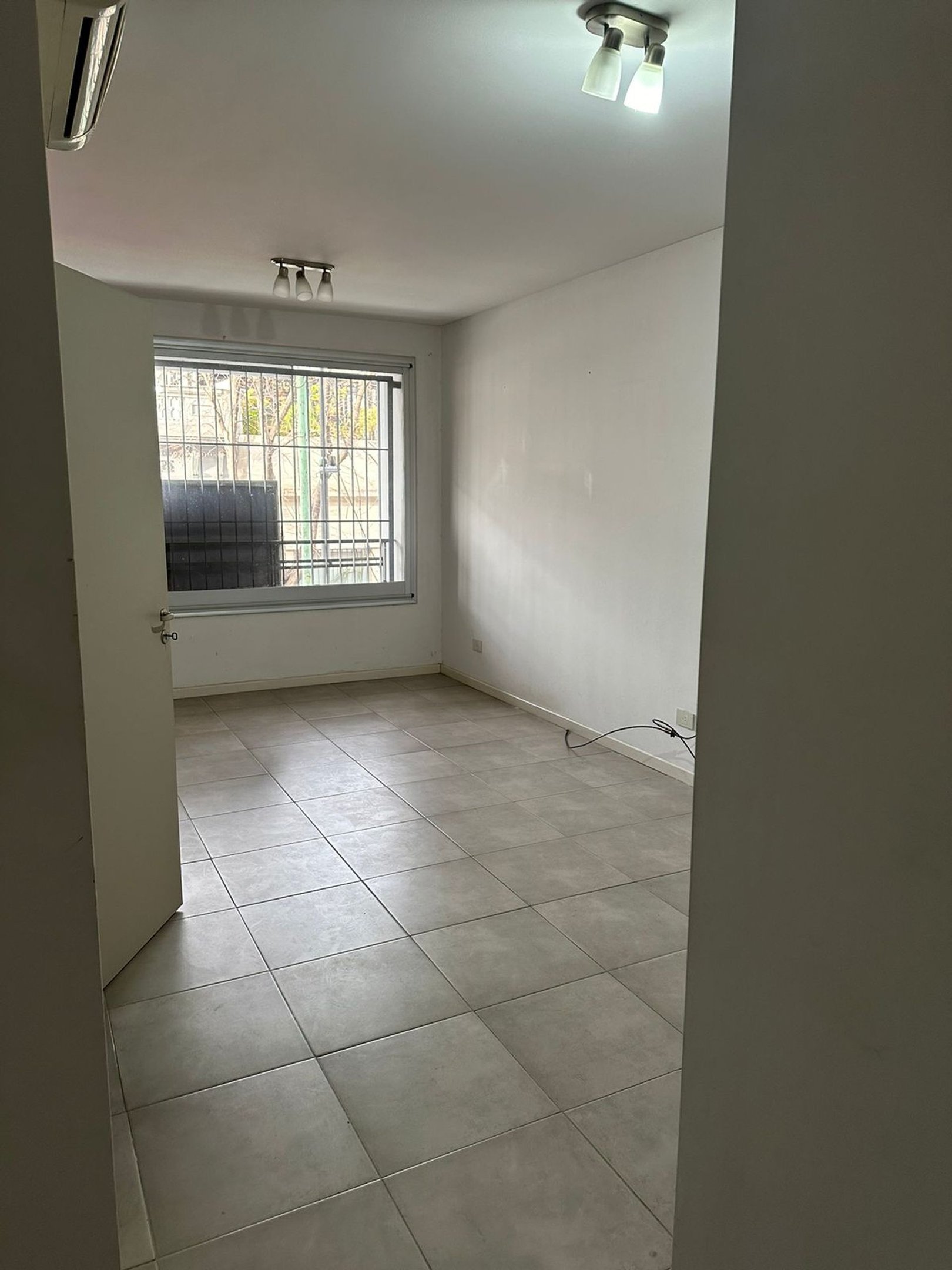 ALQUILER DEPTO 2 AMBIENTES EN COGHLAN CON BALCON — foto 1