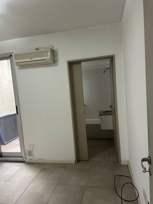 ALQUILER DEPTO 2 AMBIENTES EN COGHLAN CON BALCON — foto 2