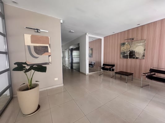 ALQUILER · 2 AMBIENTES EN SEMIPISO CON BALCÓN · VILLA URQUIZA · EDIFICIO CON PILETA Y SUM — foto 3