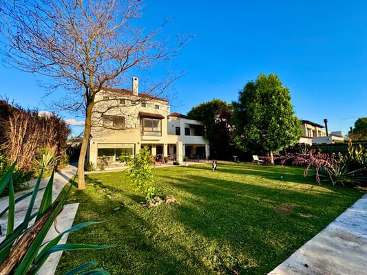 Importante casa de 5 dormitorios en venta  a la laguna principal de Santa Barbara — foto 4