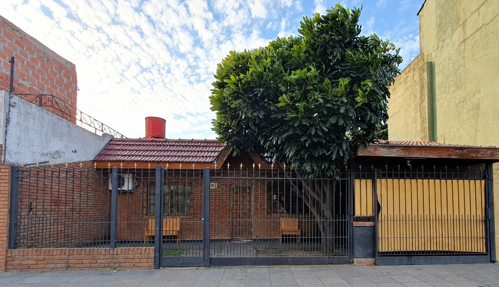 |Venta| Casa 3 ambientes |sobre Lote Propio 167 m2| Patio -Cochera y Jardín |en Villa Ballester| — foto 1