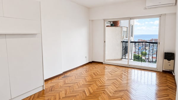 Monoambiente con balcón y vista al río — foto 4