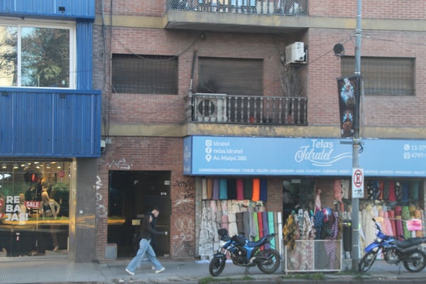 EXCLUSIVO DÚPLEX DE 200 M² CON 2 COCHERAS A LA VUELTA — foto 3