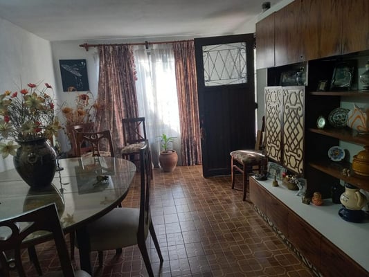 VENTA DE CASA 3 AMB. EN BANFIELD JARDIN COCHERA — foto 2