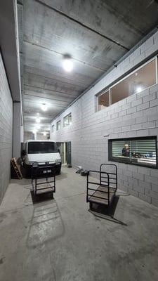 Venta Deposito/Galpón 1200m2 en Lomas del Mirador — foto 3