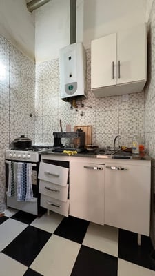 DEPTO 2 AMB AL FRENTE CON BALCÓN Y BAJAS EXPENSAS — foto 4