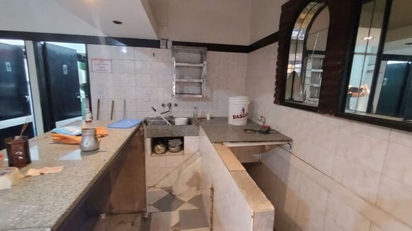 VENTA LOCAL COMERCIAL CON DEPÓSITO EN MONSERRAT — foto 3