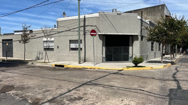 VENTA CASA Y 2 DEPTOS CON PILETA APTO CREDITO — foto 2