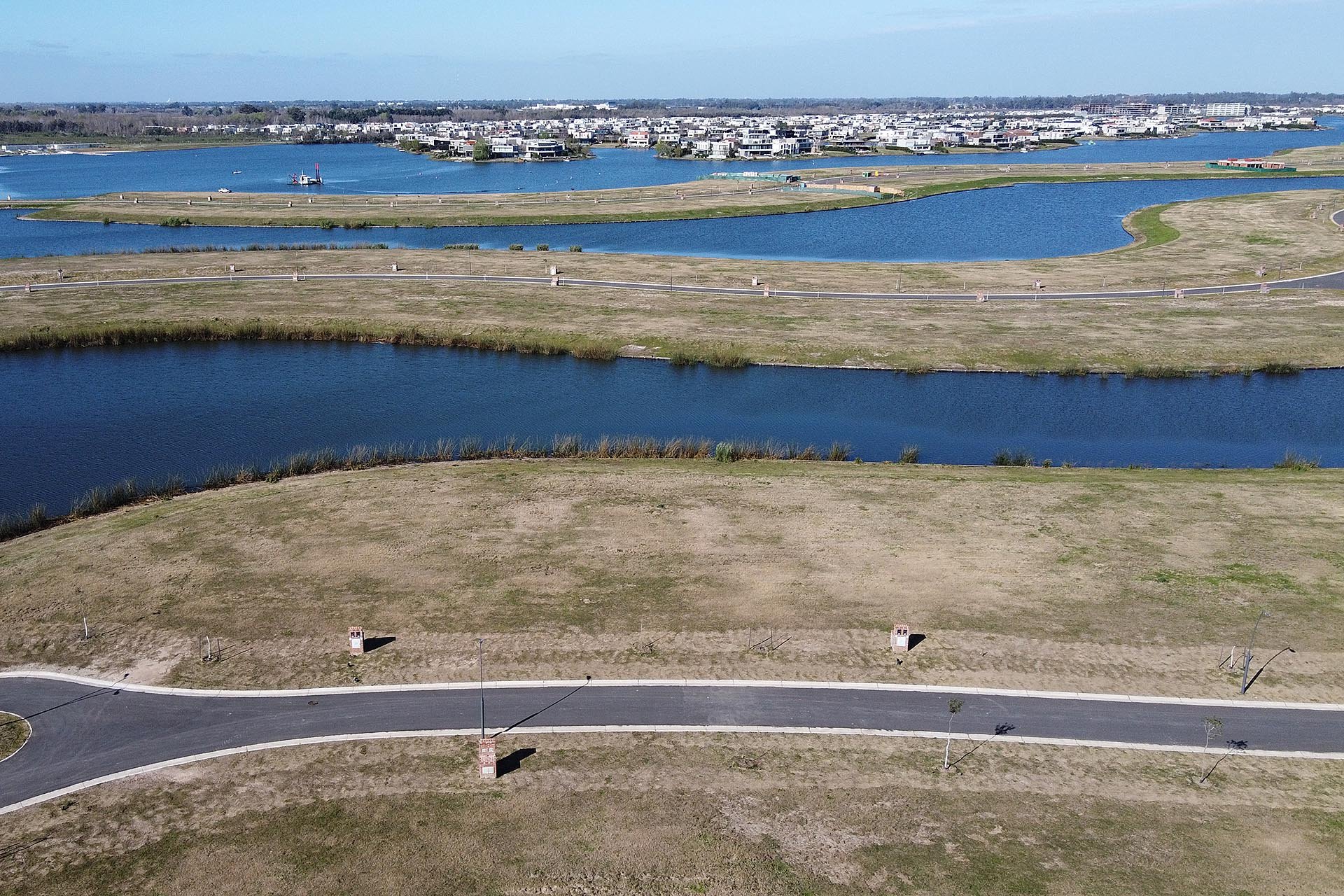 Exclusivo Lote al agua en venta — foto 1