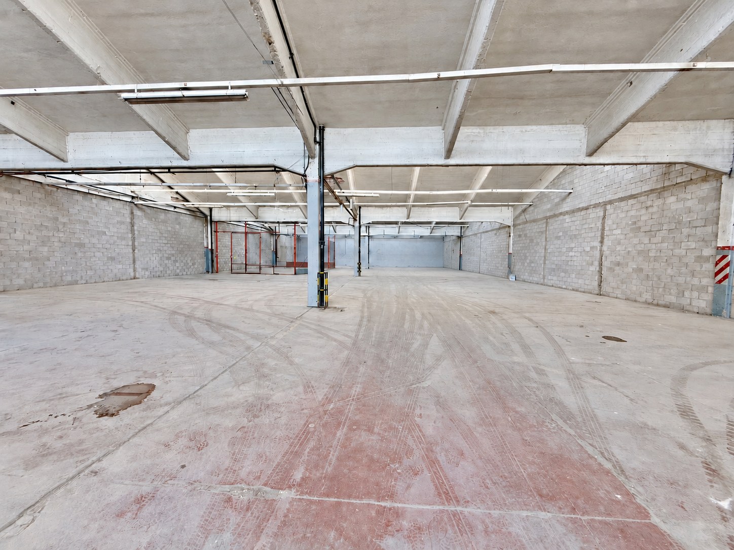 GALPÓN EN ALQUILER EN FLORIDA OESTE PREDIO CERRADO | 1.039 M² APROX. | SEGURIDAD Y EXCELENTES ACCESOS — foto 1
