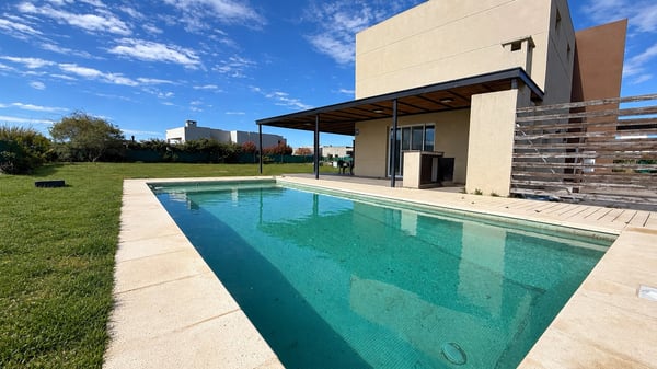 VENTA CASA 4AMB, PILETA, DOBLE LOTE, SAN RAMON PILAR DEL ESTE, PILAR — foto 2