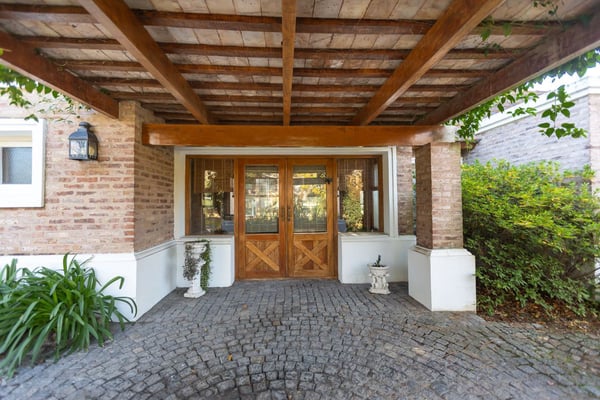 VENTA CASA 6 AMBIENTES LAS PRADERAS LUJAN AL GOLF — foto 2