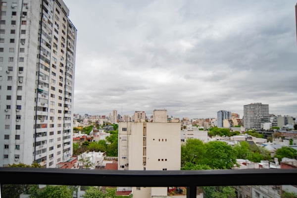 MONOAMBIENTE EN ALQUILER -COLEGIALES- CON BALCON Y VISTA ABIERTA — foto 4