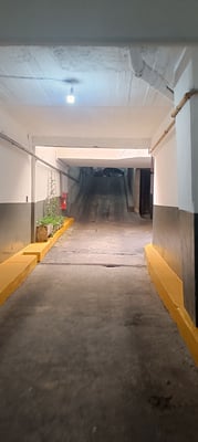 VENTA  DE COCHERA FIJA CUBIERTA EN BALVANERA — foto 3
