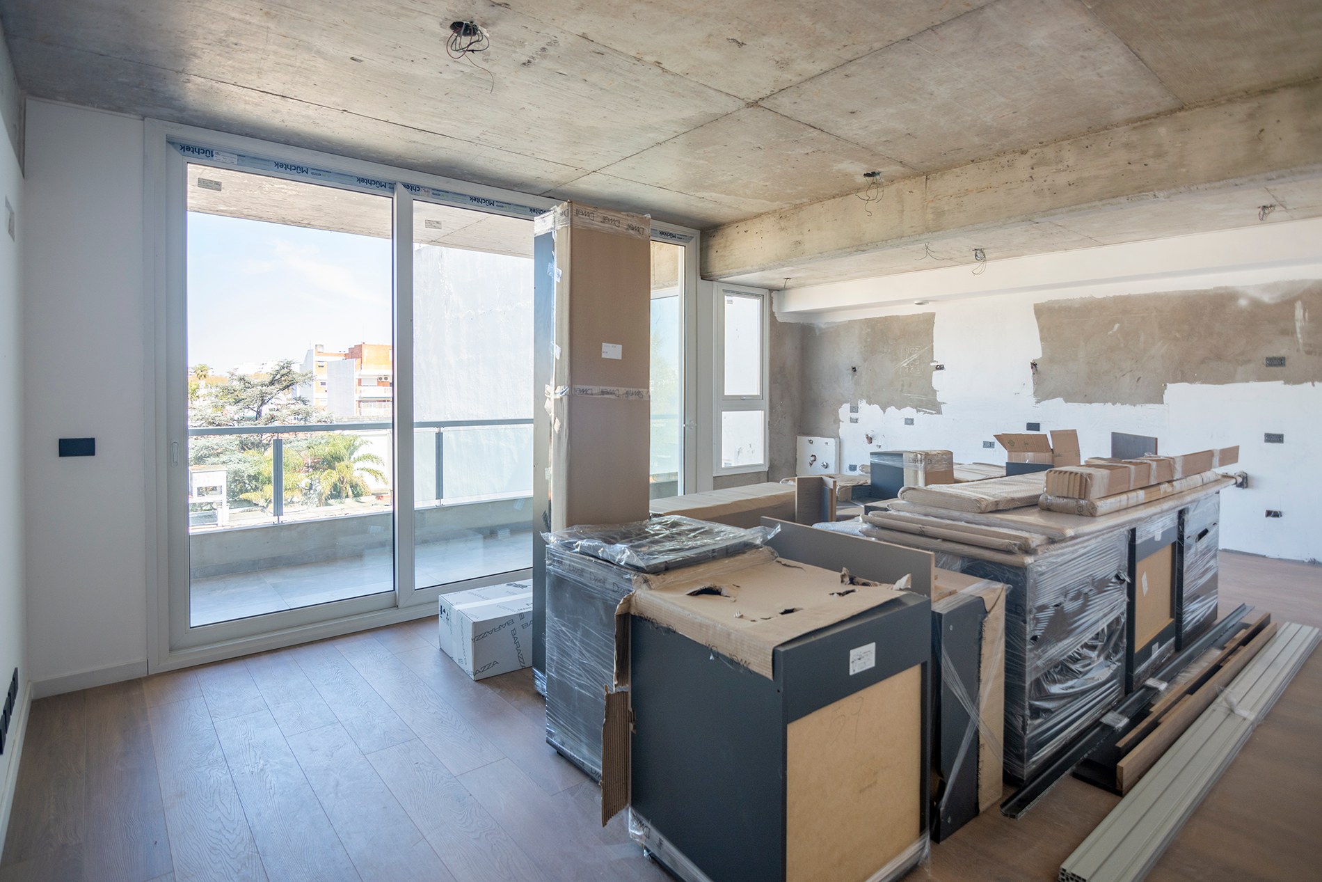 VENTA DEPTO 4 AMBIENTES CON BALCÓN EN 4TO PISO EN DEVOTO — foto 1