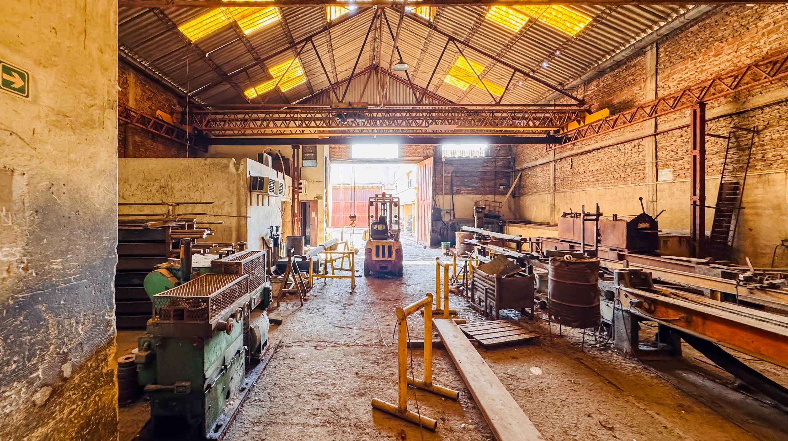 VENTA GALPONES INDUSTRIALES LANUS ZONA SUR 3000 M2 (ex FABRICA METALURGICA) — foto 1