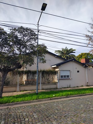 VENTA CASA 4 AMB VILLA BALLESTER. LOTE PROPIO Con Cochera, parrilla y Quincho. — foto 2