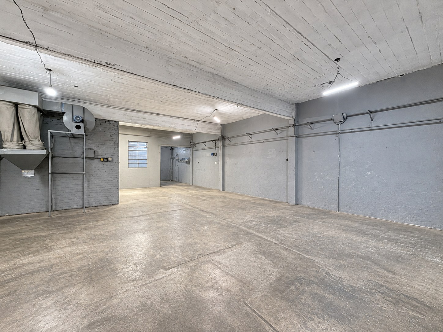 VENTA GALPÓN PH CON OFICINAS, DEPÓSITOS EN CASEROS — foto 1