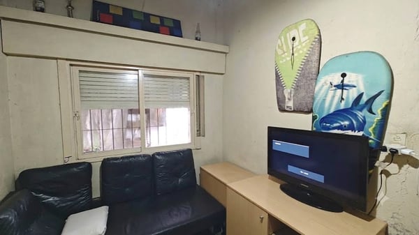 Venta de casa a Refaccionar en  Castelar - lote de 246 mts -  Casa + depto al fondo. — foto 5