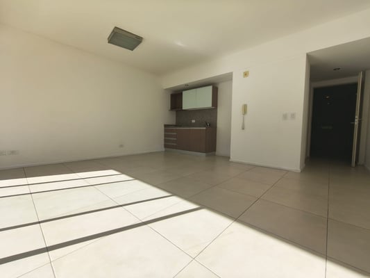 VENTA MONOAMBIENTE EN ALMAGRO LUMINOSO  CON BALCON — foto 4