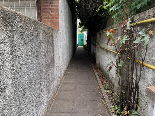 VENTA CASA CON PARQUE EN BANFIELD — foto 5