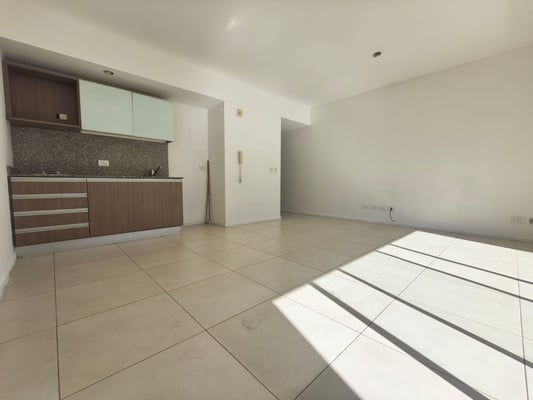 VENTA MONOAMBIENTE EN ALMAGRO LUMINOSO  CON BALCON — foto 5