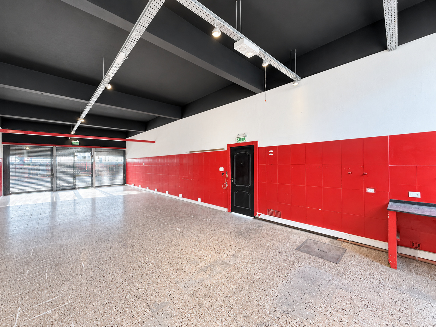 ALQUILER GALPÓN / LOCAL COMERCIAL 986 m² – AV. HIPÓLITO YRIGOYEN – AVELLANEDA — foto 1
