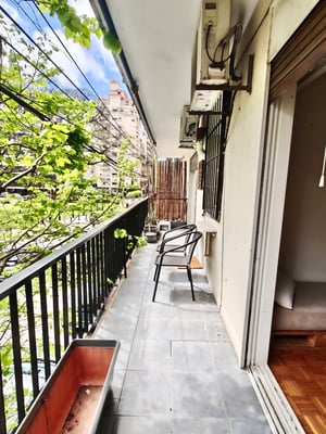 Depto alquiler 2 amb  amoblado con balcon  Recoleta — foto 2