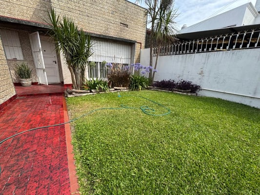 VENTA CASA CON PATIO Y PARRILLA EN VILLA DOMINICO — foto 2