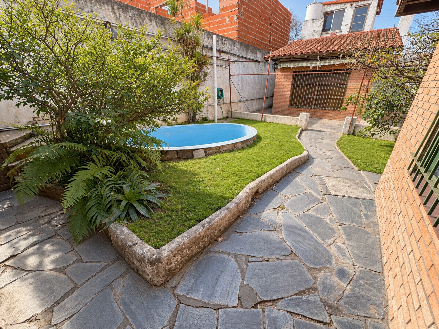 Venta casa con 2 viviendas, piscina y cochera. Florida, Vicente Lopez. — foto 1