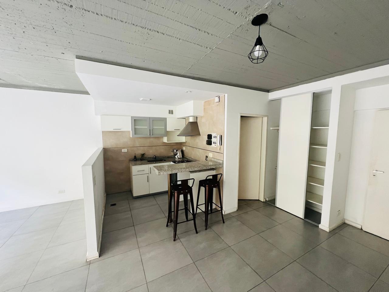 ALQUILER MONOAMBIENTE CON BALCÓN BARRACAS — foto 1