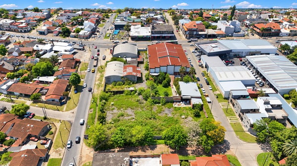 VENTA  MANZANA DE OPORTUNIDADES SOBRE AV. CALCHAQUÍ | 7.047 M² | QUILMES OESTE +20 LOTES — foto 2