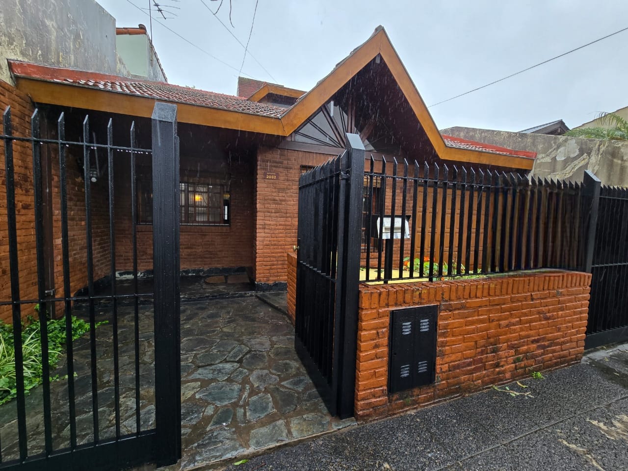 VENTA CASA 4 AMBIENTES EN MARTINEZ CON JARDIN — foto 1