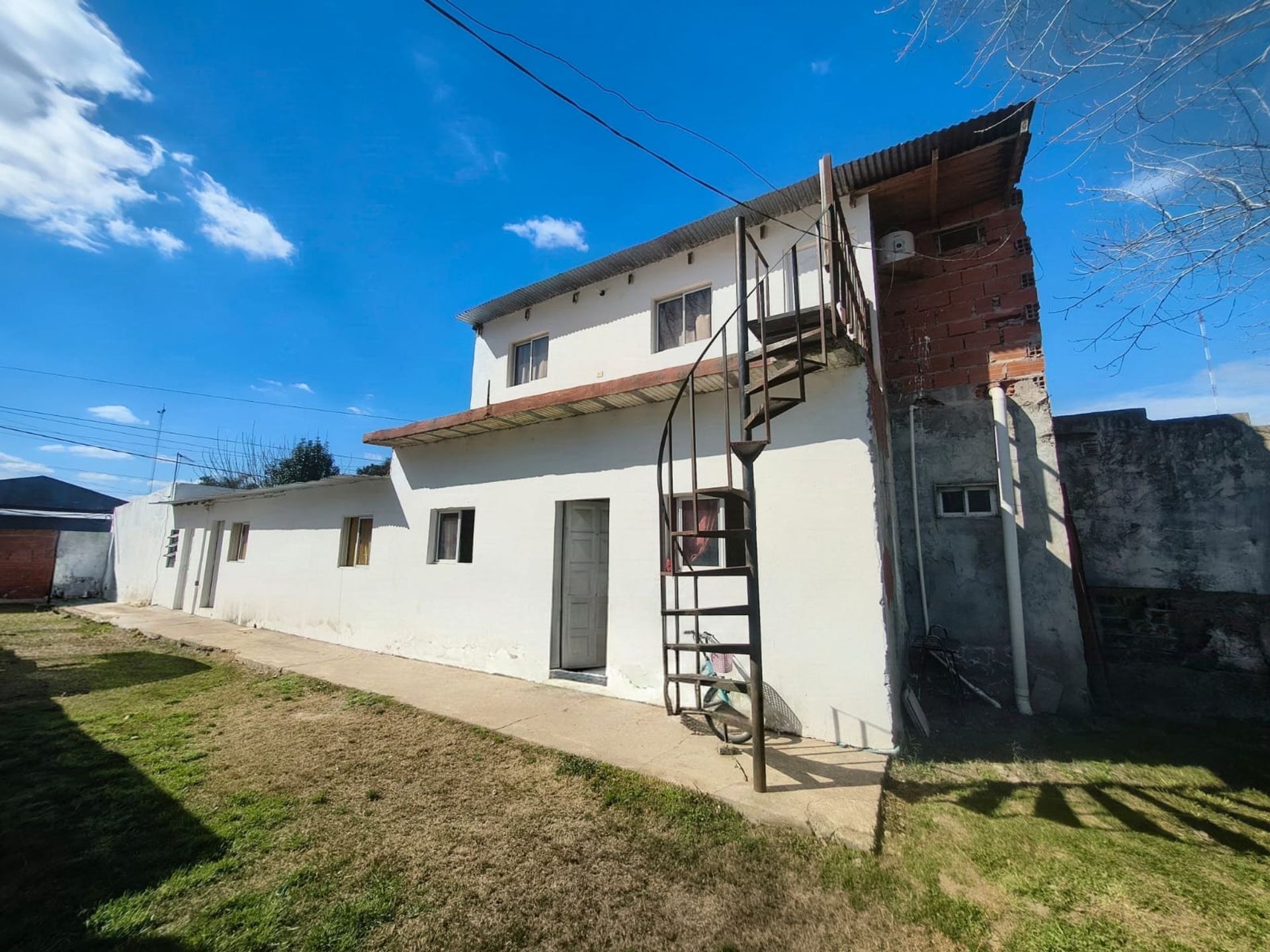 VENTA DE 4 DEPTOS LOTE DE 320 MTR PILAR — foto 1
