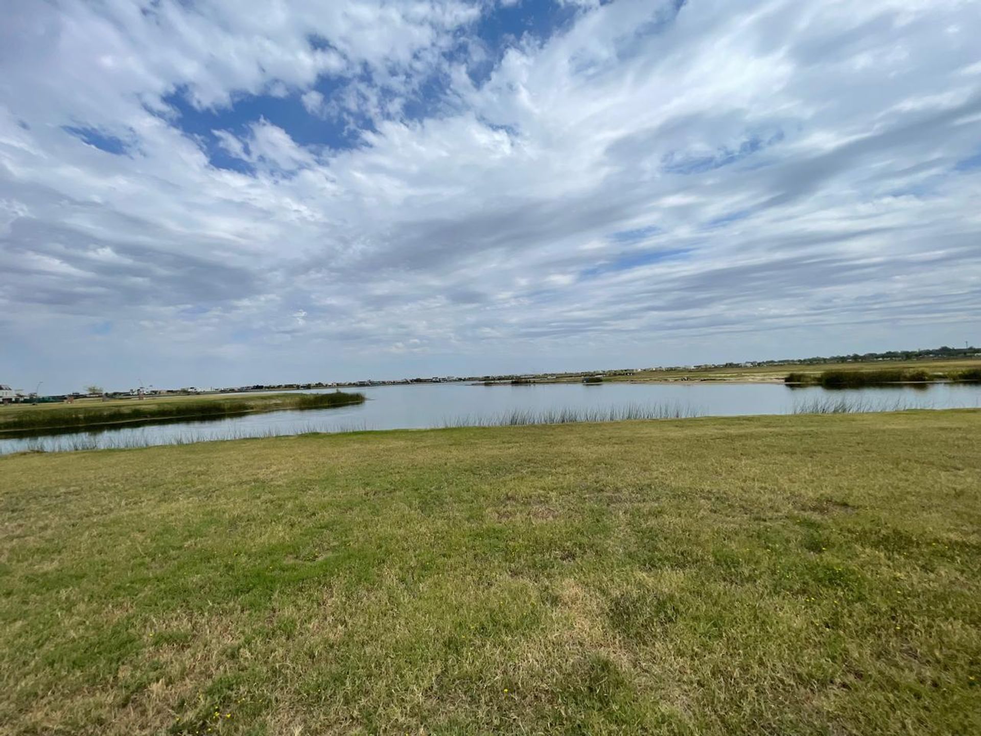 VENTA LOTE AL AGUA AMARRAS PUERTOS ESCOBAR — foto 1