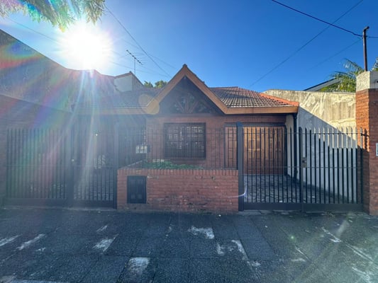 VENTA CASA 4 AMBIENTES EN MARTINEZ CON JARDIN — foto 2