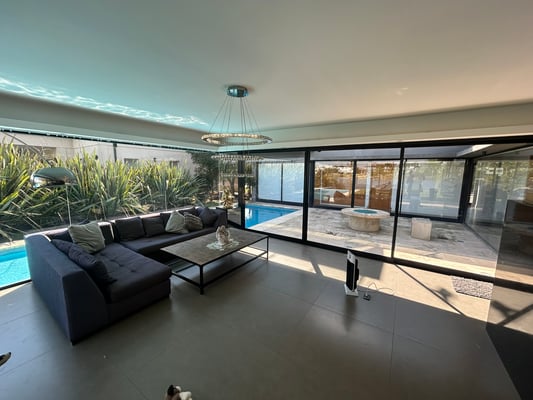 Venta | Casa con costa de Laguna  | Suite + 2 Dorm. | Escrit. o 4°dorm. | Play | Depend.| Quincho | Piscina | B° San Benito — foto 5