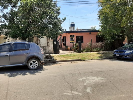 CASA 3 AMB DERQUI PATIO COCHERA — foto 2