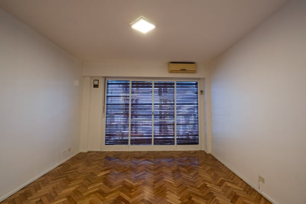 Alquiler departamento 3 ambientes Almagro con balcón — foto 3