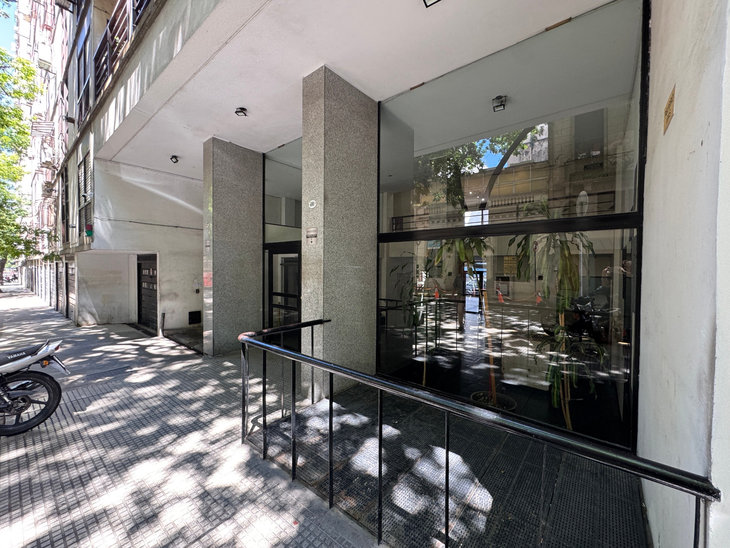 2 Ambientes con balcón y Vista Abierta | Piso 12 –metros de  Parque Lezama - A ACONDICIONAR — foto 1