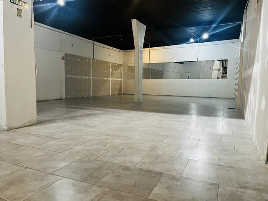 ALQUILER | AMPLIO LOCAL COMERCIAL, GALPÓN O DEPÓSITO – VILLA MAIPÚ — foto 2
