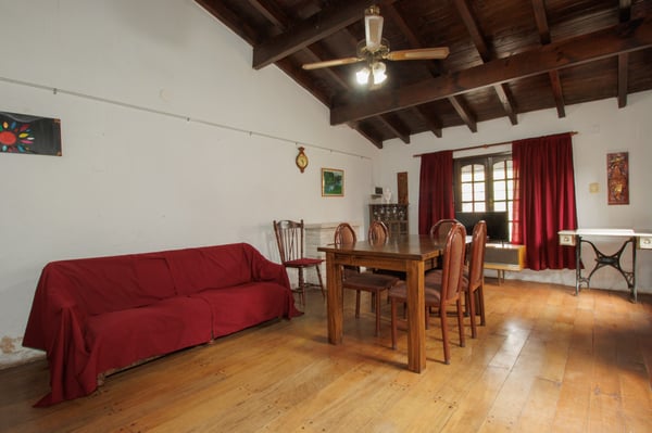 VENTA CASA 4 AMB. PILETA-JARDIN-COCHERA — foto 4
