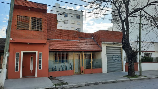 VENTA CASA MULTIFUNCIONAL PILAR CENTRO — foto 2