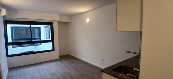 Alquiler departamento  monoambiente 3er piso — foto 3