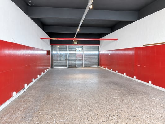 ALQUILER GALPÓN / LOCAL COMERCIAL 986 m² – AV. HIPÓLITO YRIGOYEN – AVELLANEDA — foto 2