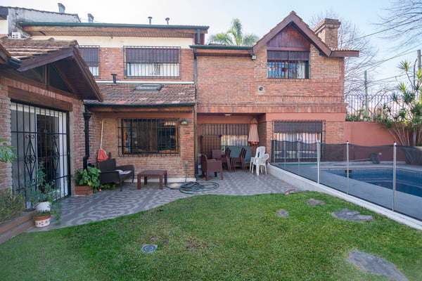VENTA CASA 2 PLANTA JARDIN PILETA - 6 AMB - OLIVOS — foto 2