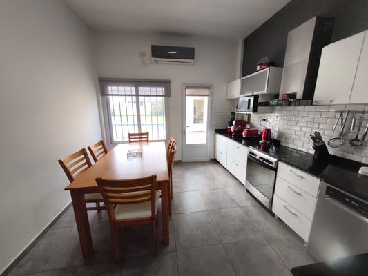 VENTA CASA 6 AMBIENTES PTE DERQUI CON PILETA — foto 5