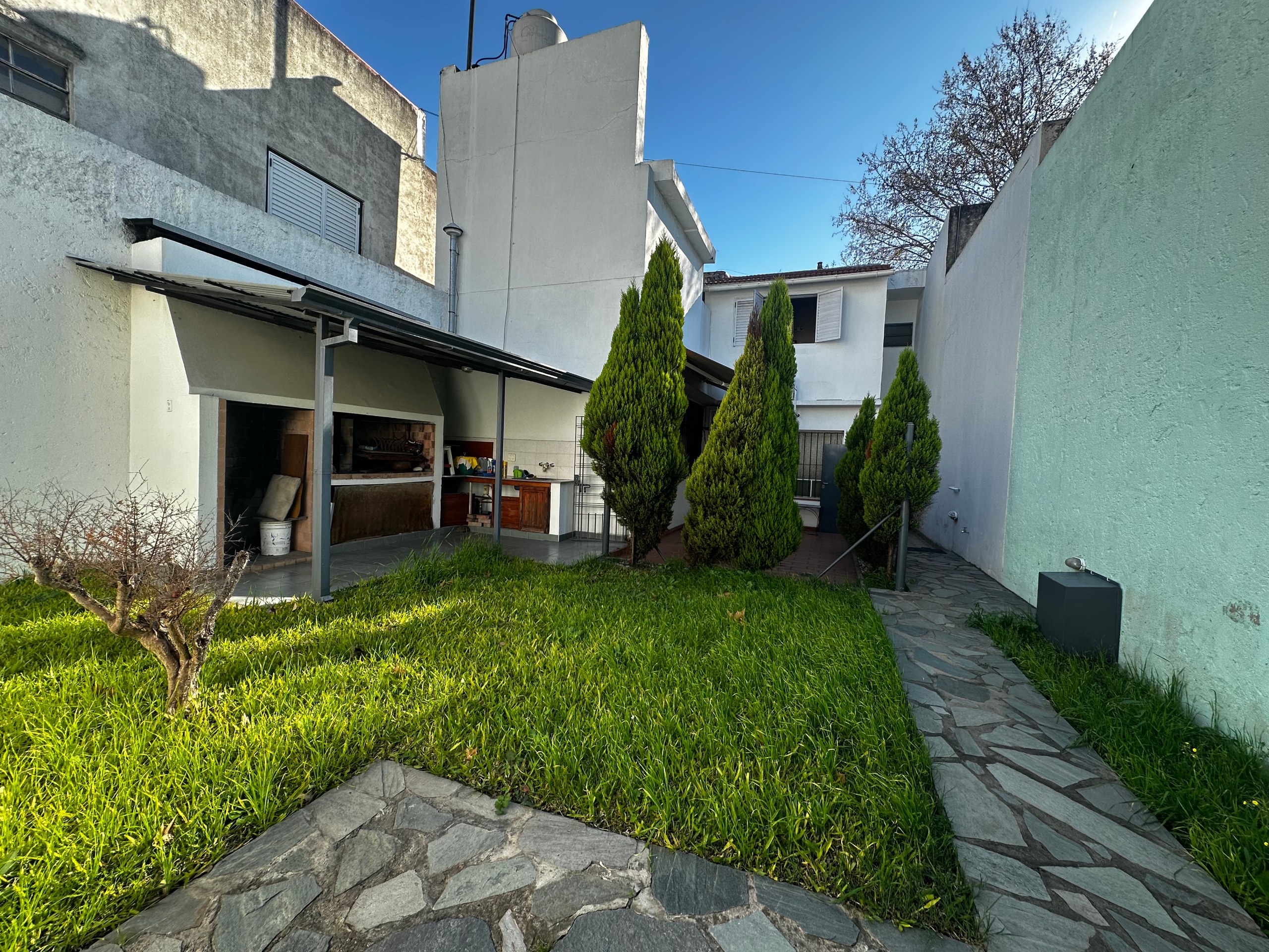 VENTA CASA 5 AMB. CON COCHERA LANÚS OESTE — foto 1