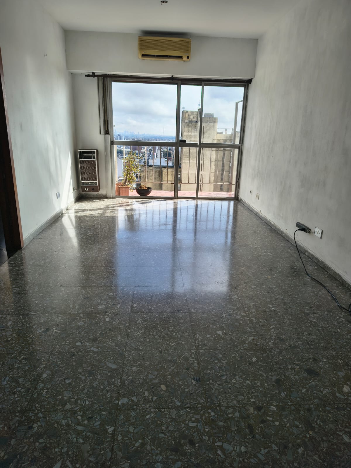 Venta dpto. en Quilmes con balcón con una luminosidad increíble — foto 1